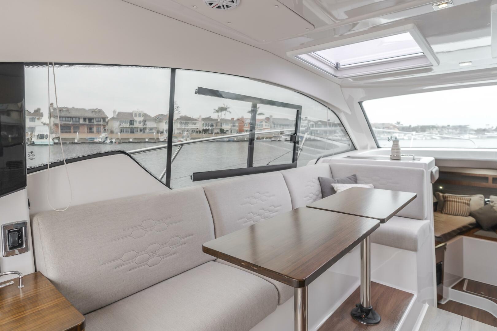 JESSIE S GIRL 35ft Four Winns Yacht For Sale