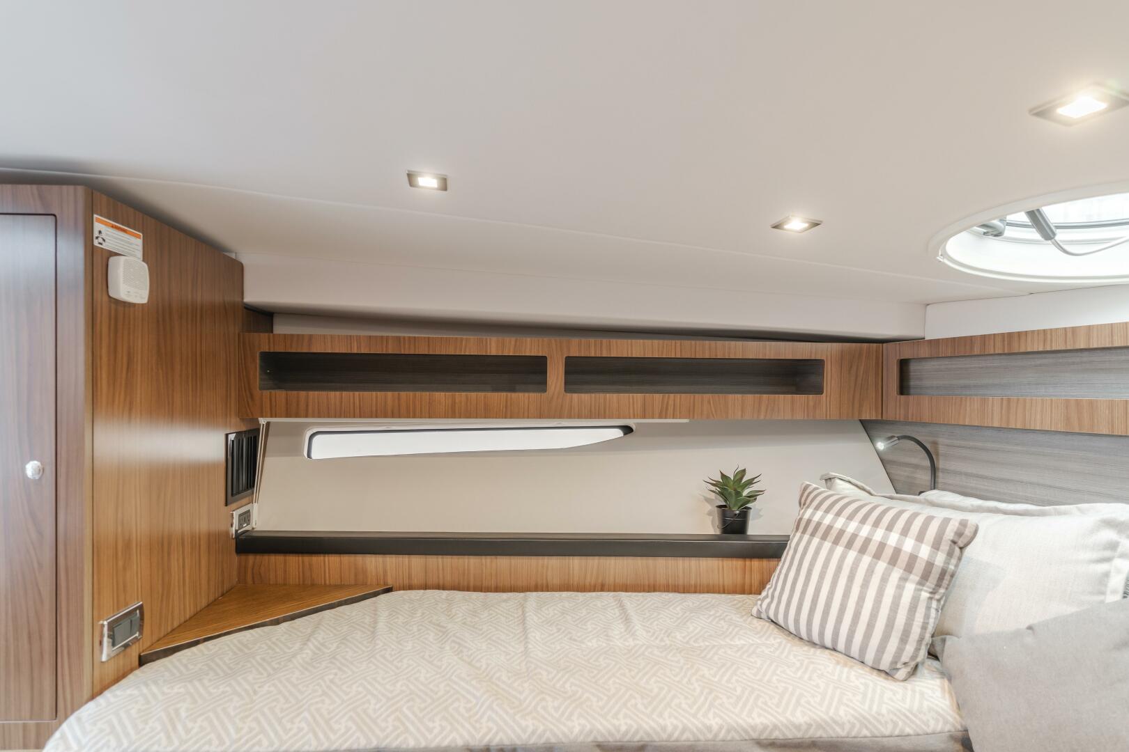 JESSIE S GIRL 35ft Four Winns Yacht For Sale