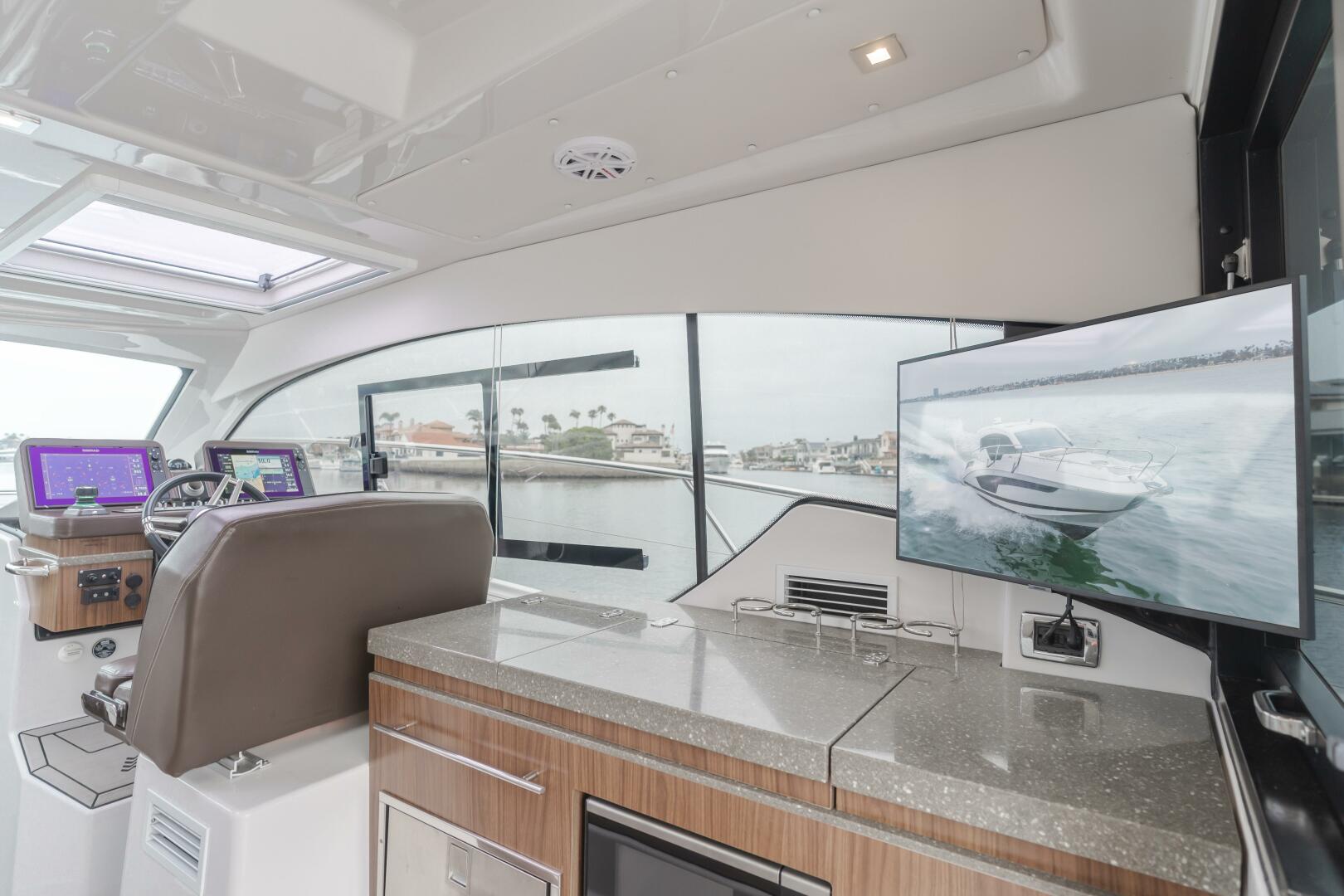 JESSIE S GIRL 35ft Four Winns Yacht For Sale