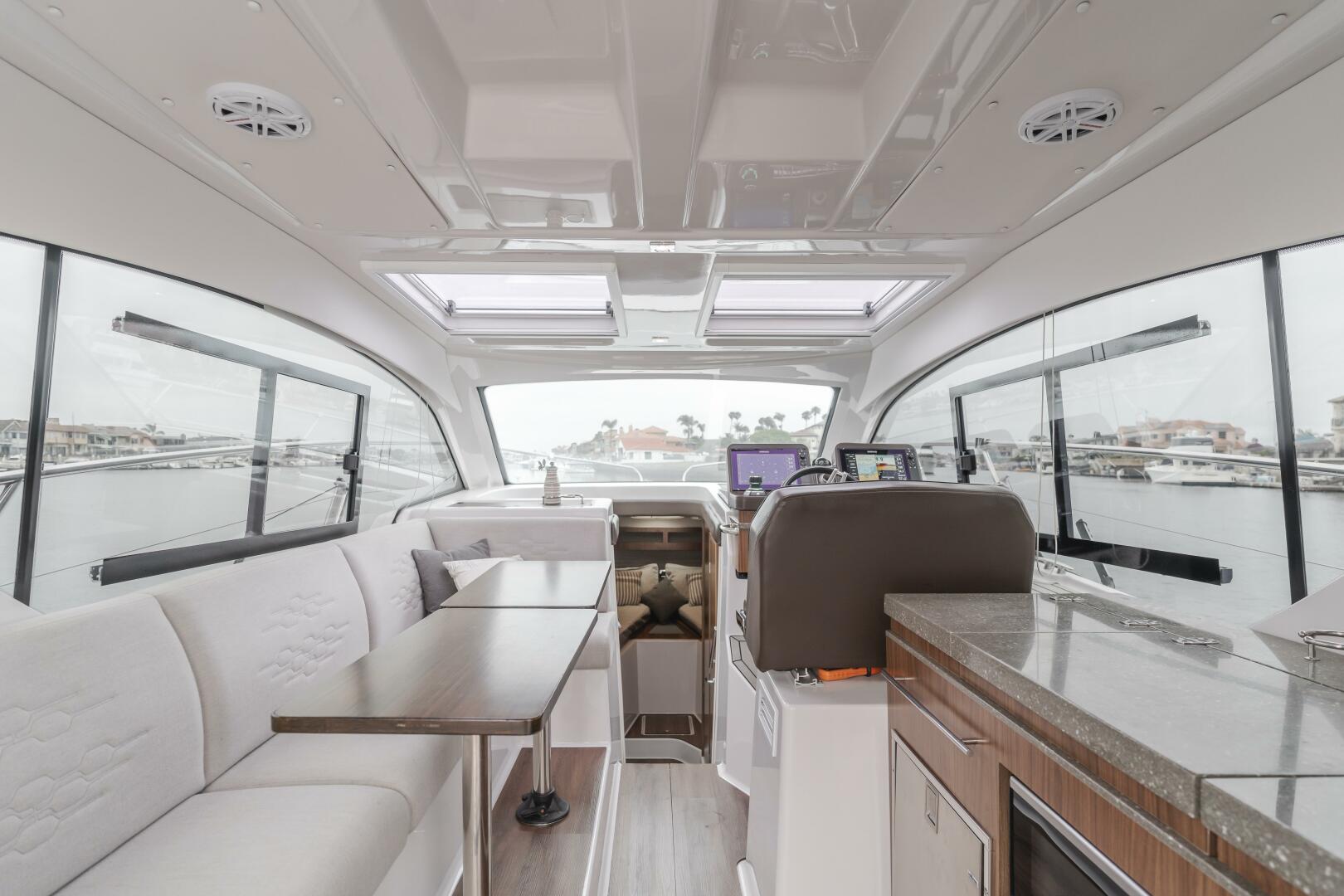 JESSIE S GIRL 35ft Four Winns Yacht For Sale