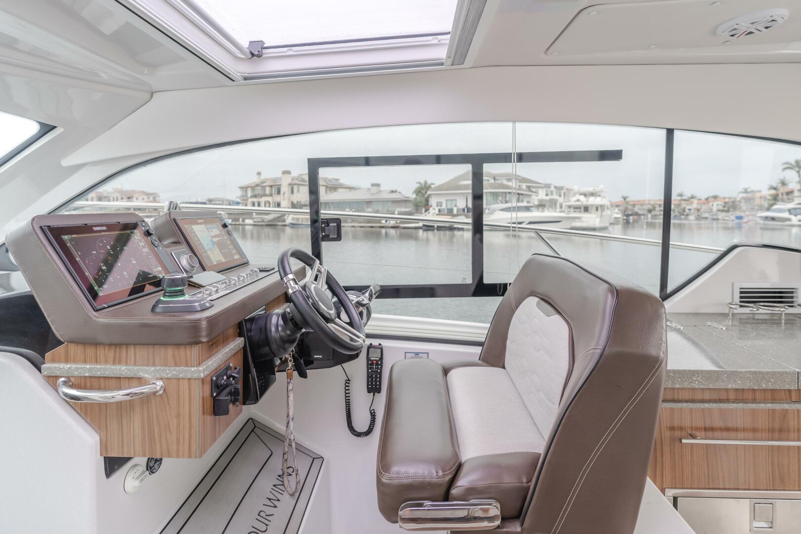 JESSIE S GIRL 35ft Four Winns Yacht For Sale