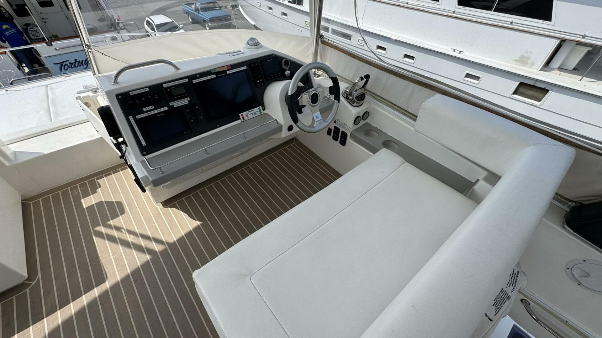 2018 Leopard Power Cat Flybridge Helm