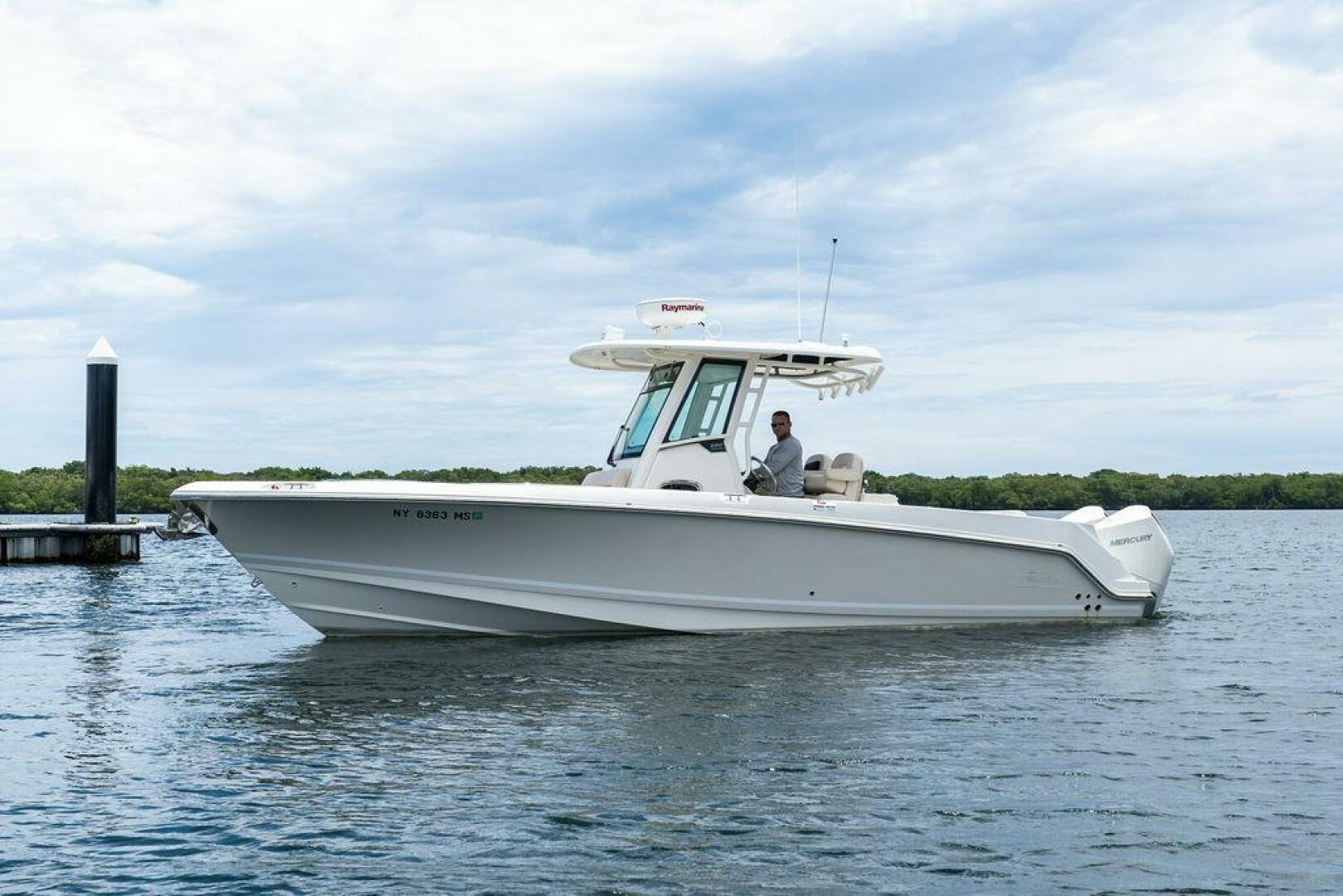 ZOOM 28ft Boston Whaler Yacht For Sale