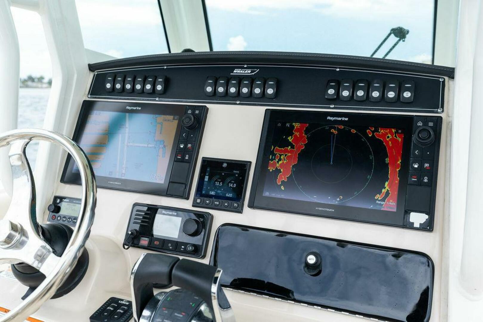 ZOOM 28ft Boston Whaler Yacht For Sale
