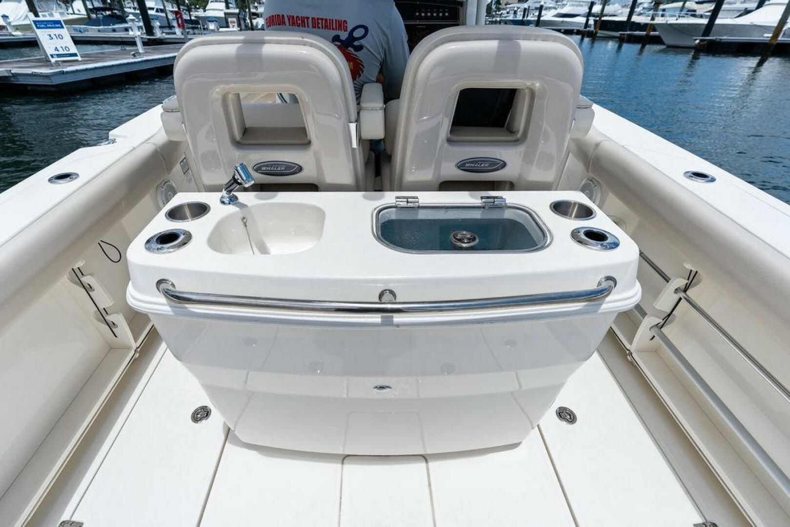 ZOOM 28ft Boston Whaler Yacht For Sale