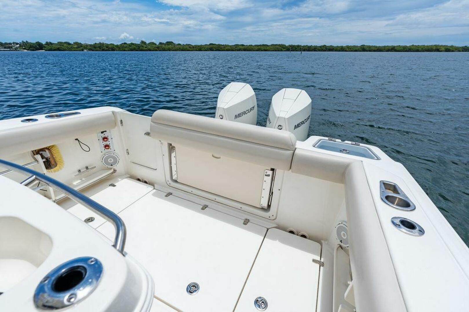 ZOOM 28ft Boston Whaler Yacht For Sale
