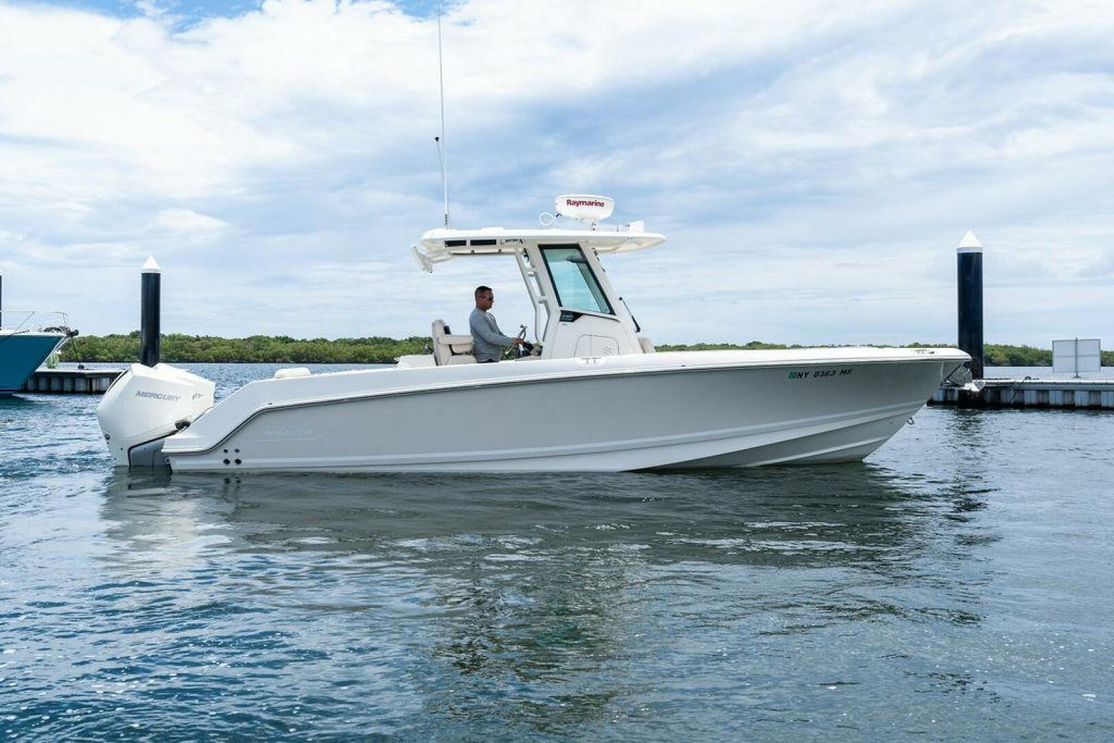 ZOOM 28ft Boston Whaler Yacht For Sale