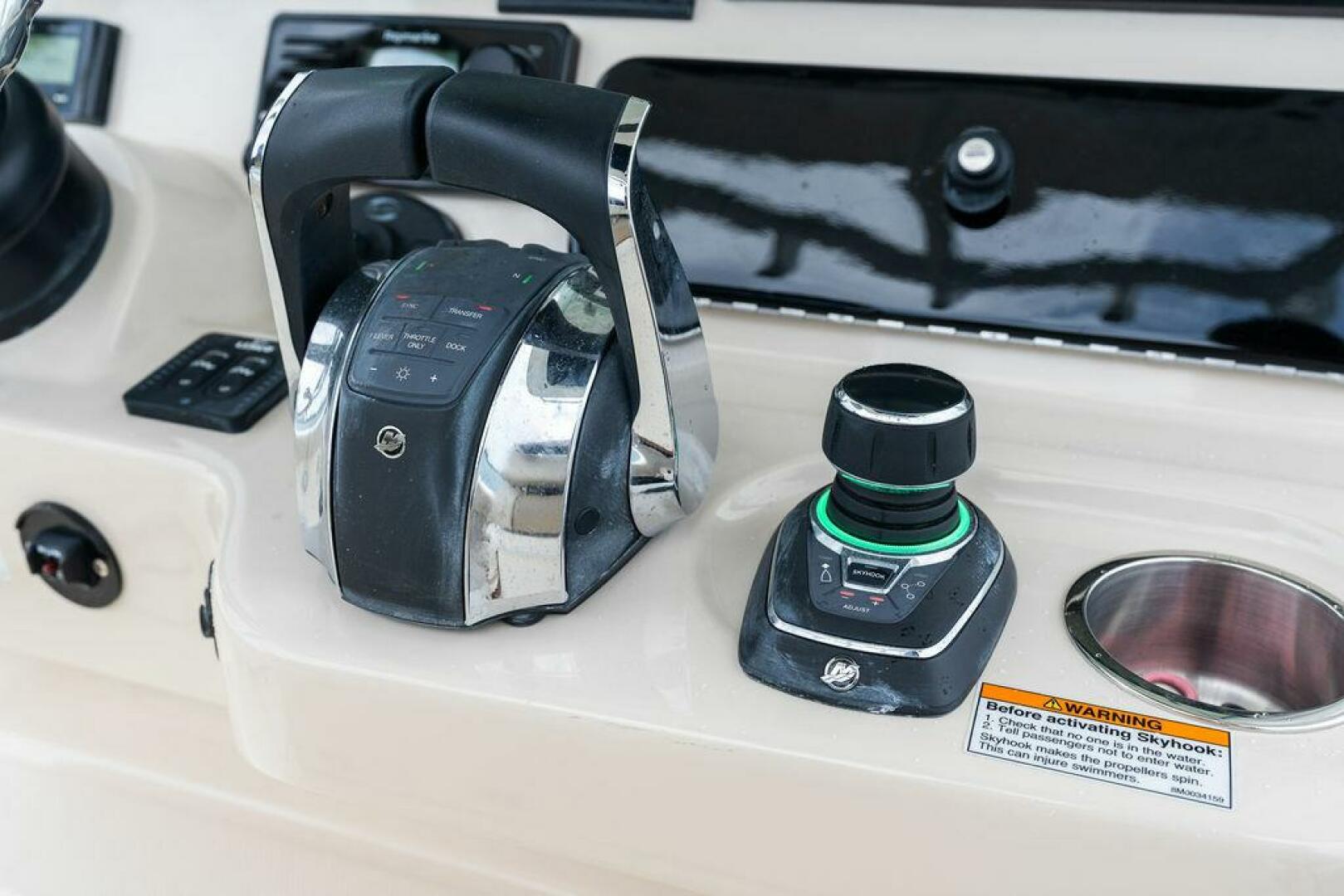 ZOOM 28ft Boston Whaler Yacht For Sale