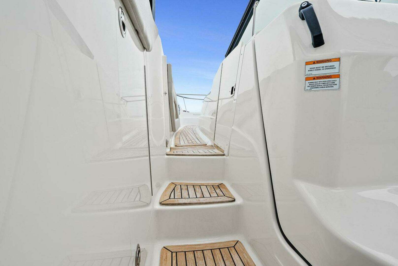 Sea Ray 320 DA-OB Yacht For Sale