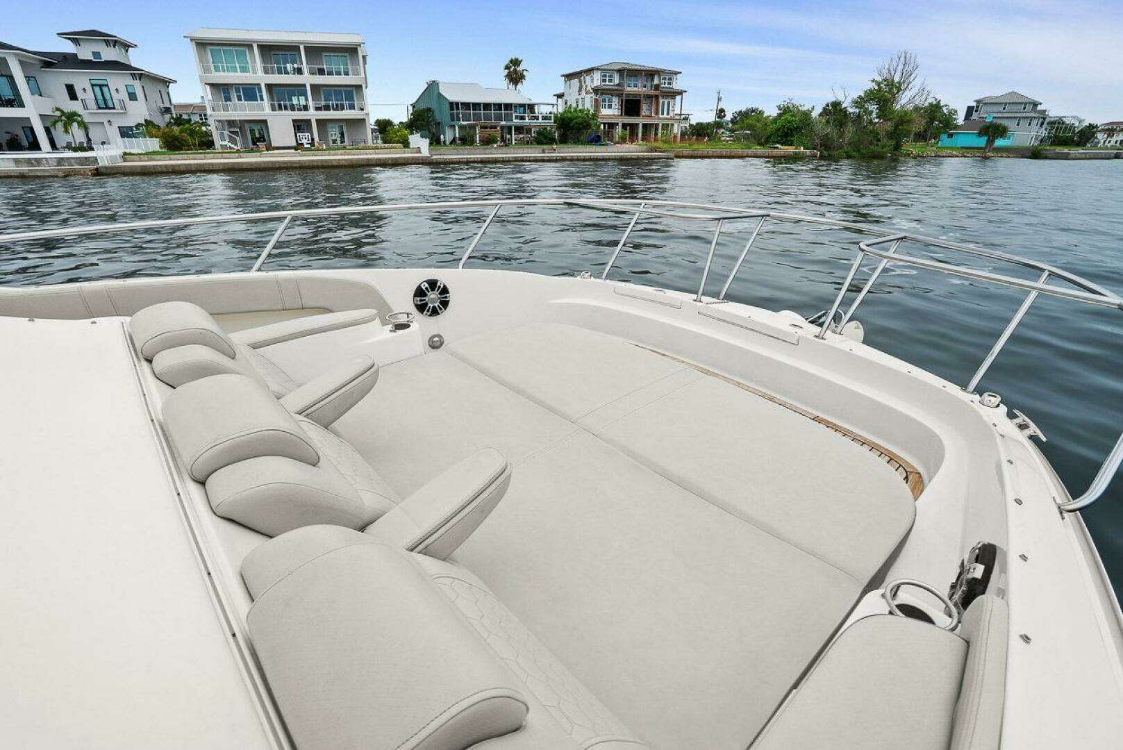 Sea Ray 320 DA-OB Yacht For Sale