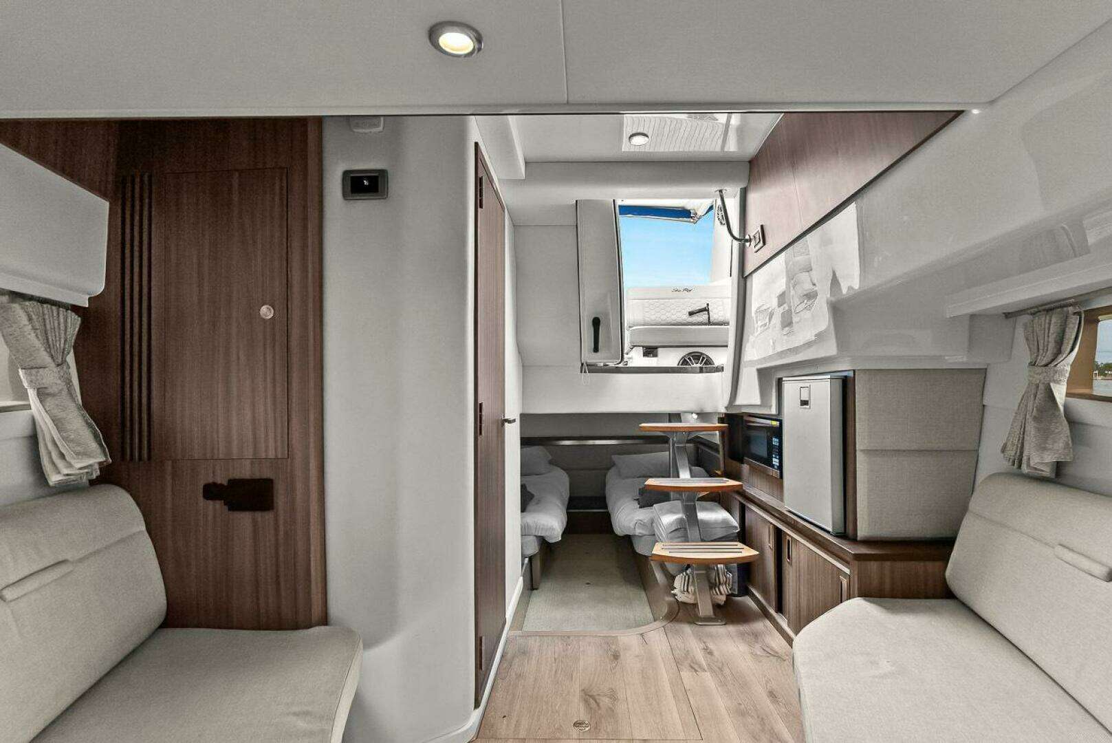 Sea Ray 320 DA-OB Yacht For Sale