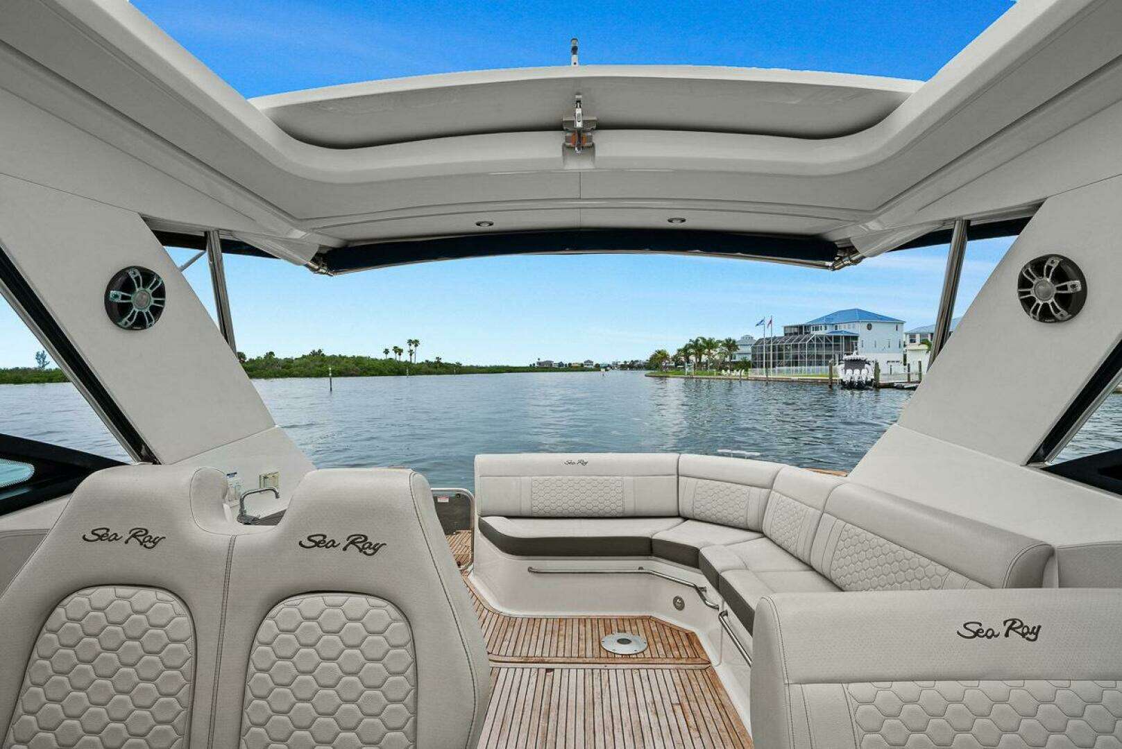 Sea Ray 320 DA-OB Yacht For Sale