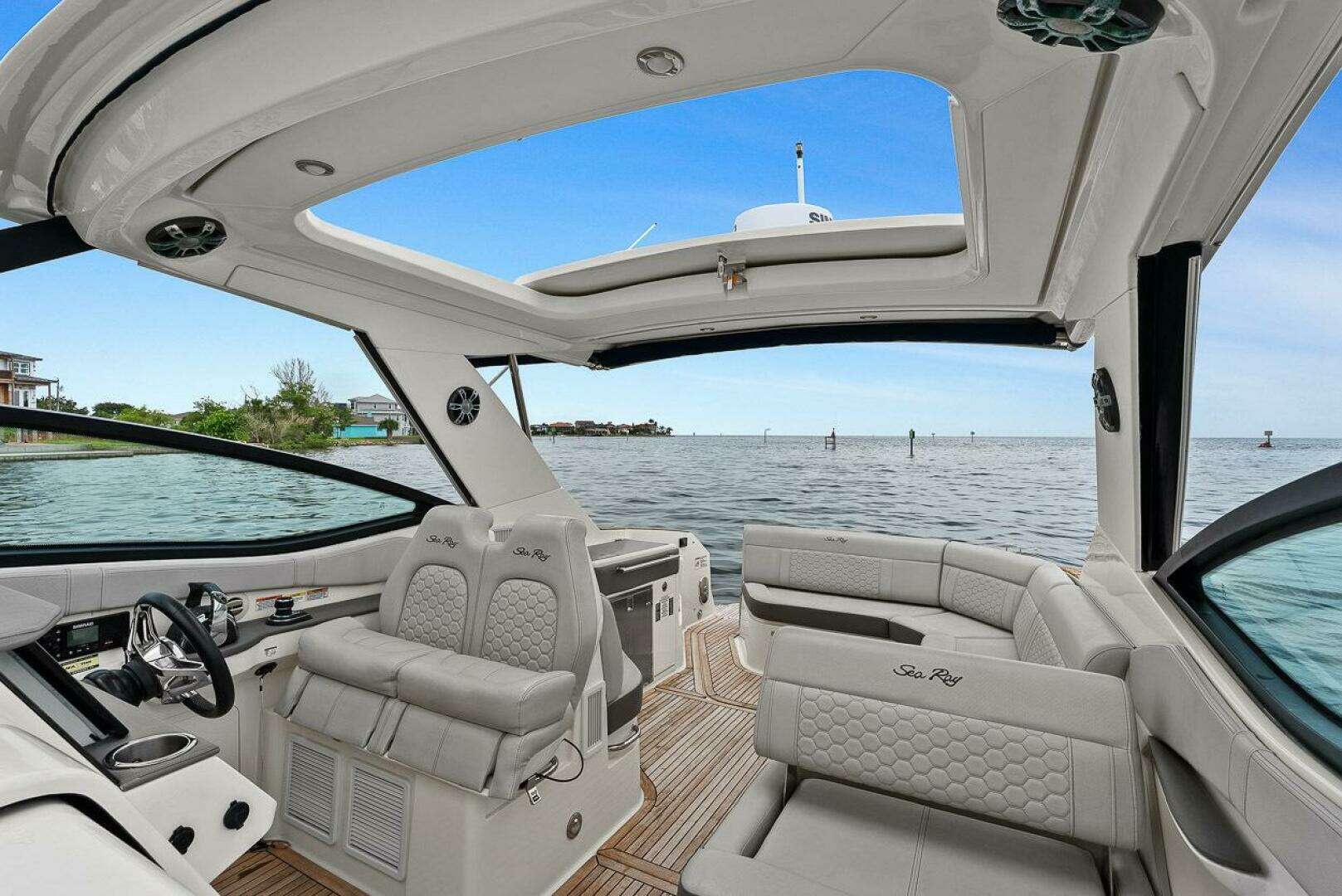 Sea Ray 320 DA-OB Yacht For Sale