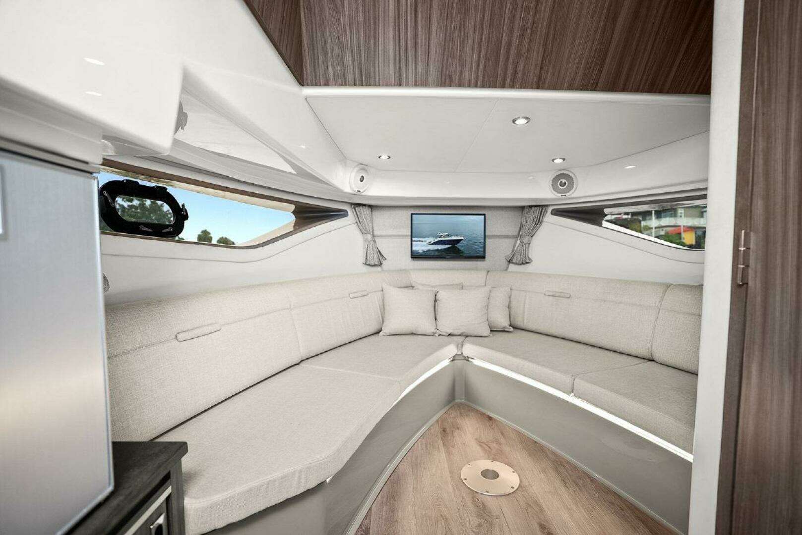 Sea Ray 320 DA-OB Yacht For Sale