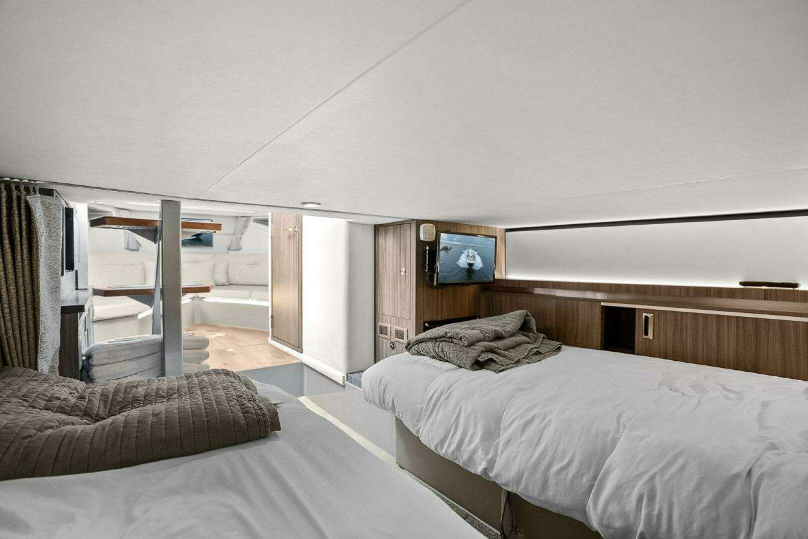 Sea Ray 320 DA-OB Yacht For Sale
