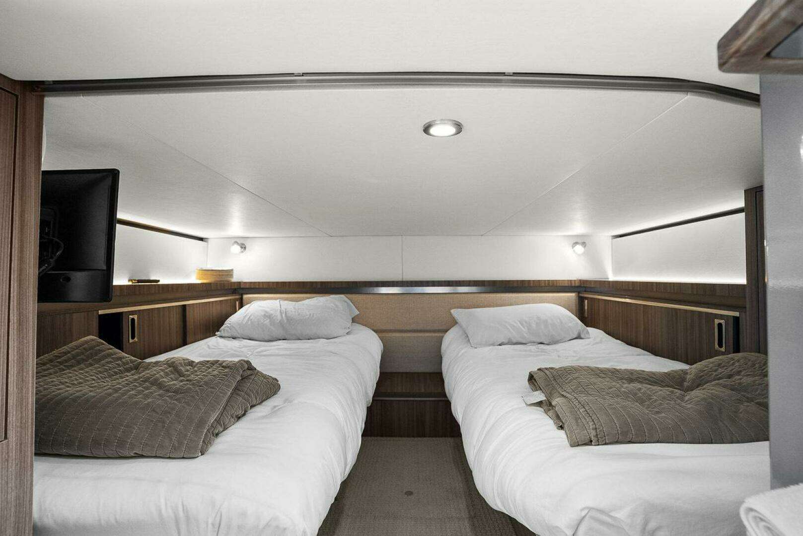 Sea Ray 320 DA-OB Yacht For Sale