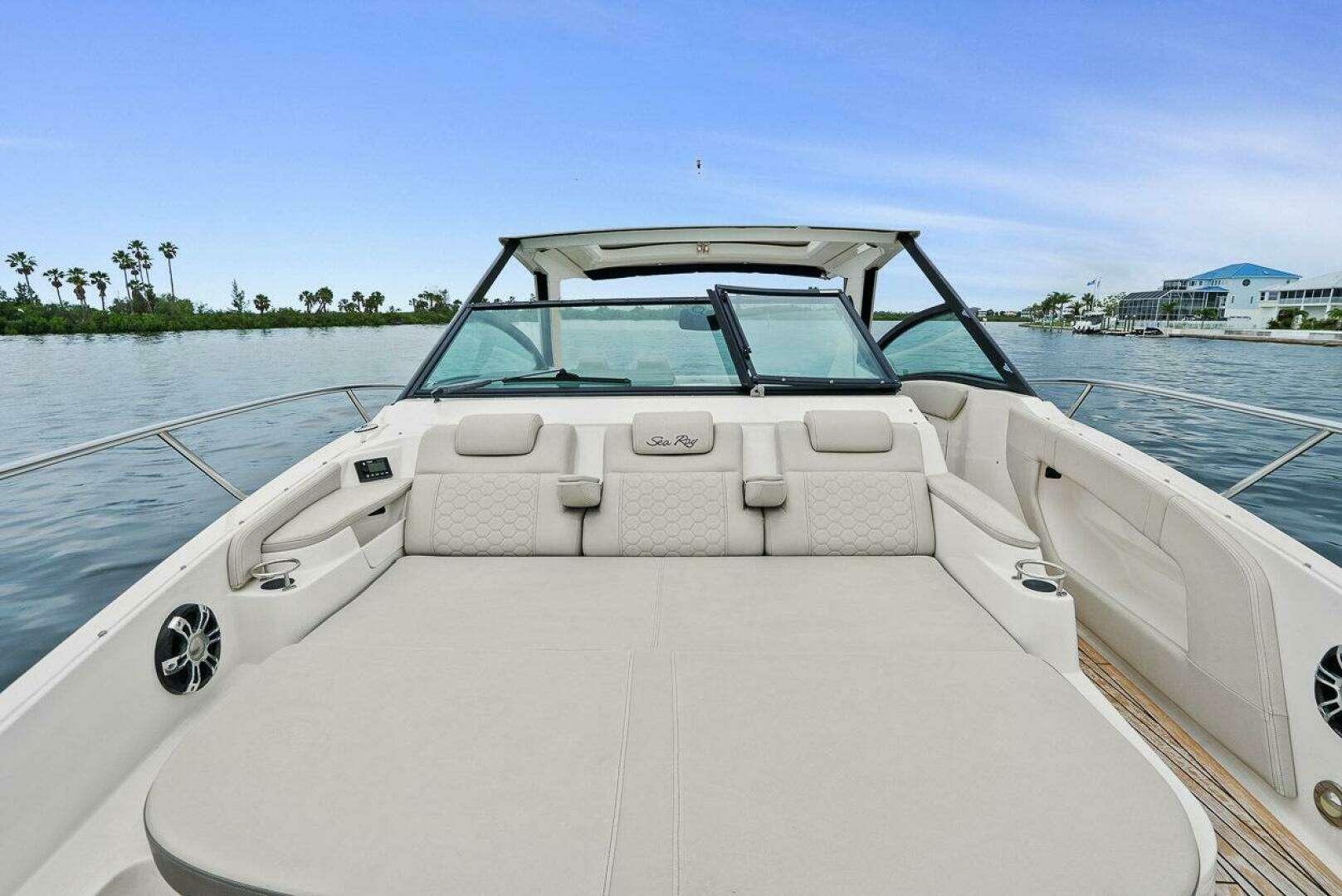 Sea Ray 320 DA-OB Yacht For Sale