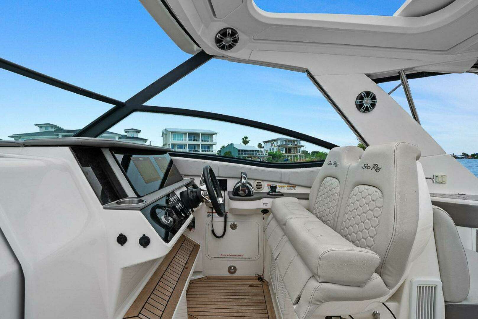 Sea Ray 320 DA-OB Yacht For Sale