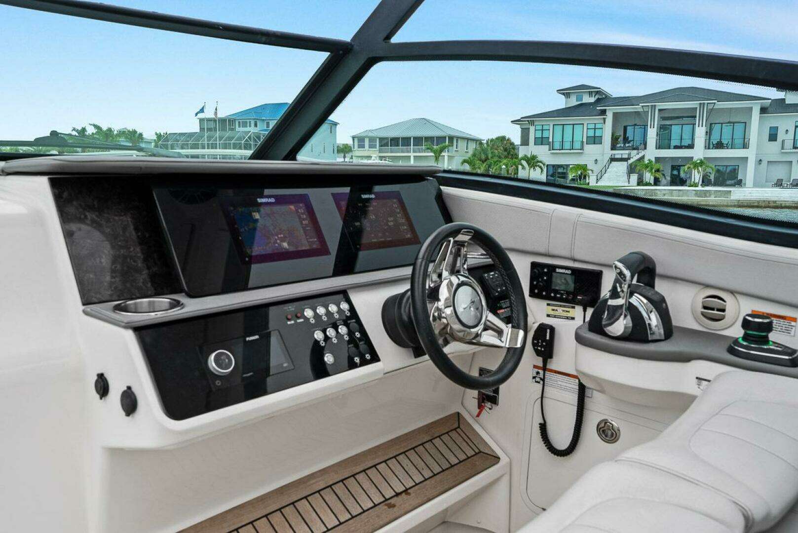 Sea Ray 320 DA-OB Yacht For Sale