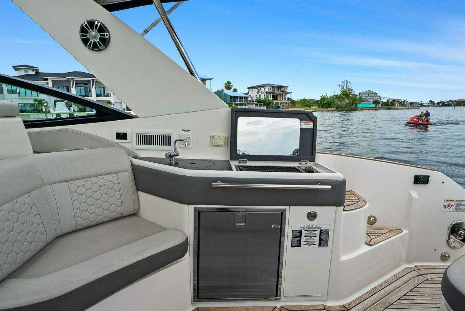 Sea Ray 320 DA-OB Yacht For Sale