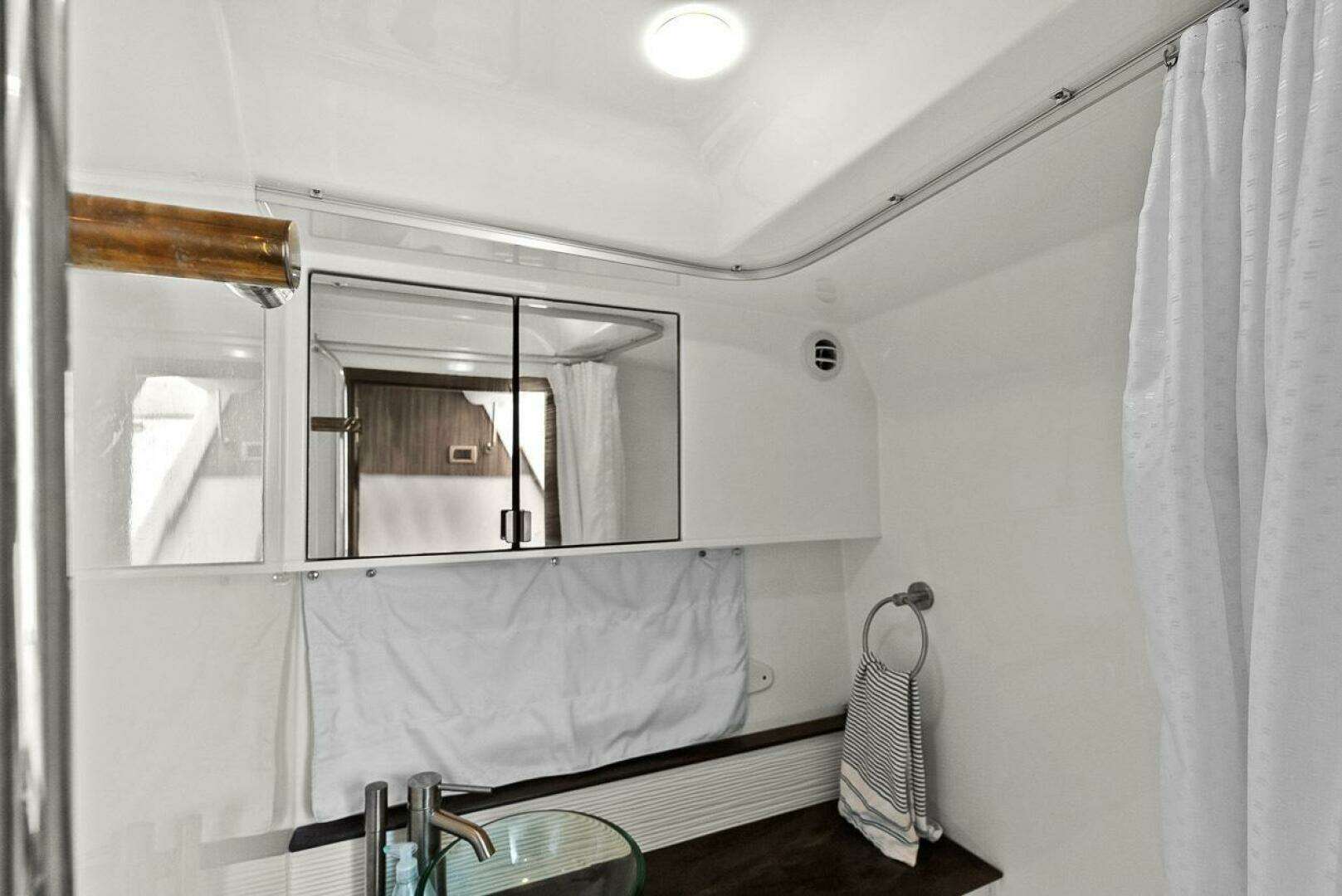 Sea Ray 320 DA-OB Yacht For Sale