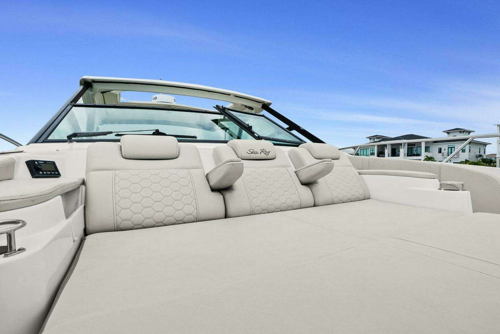 Sea Ray 320 DA-OB Yacht For Sale