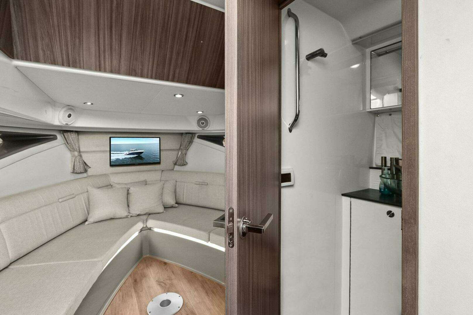 Sea Ray 320 DA-OB Yacht For Sale