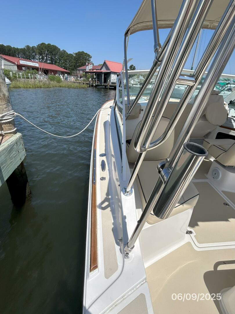 25' Hunt port side deck
