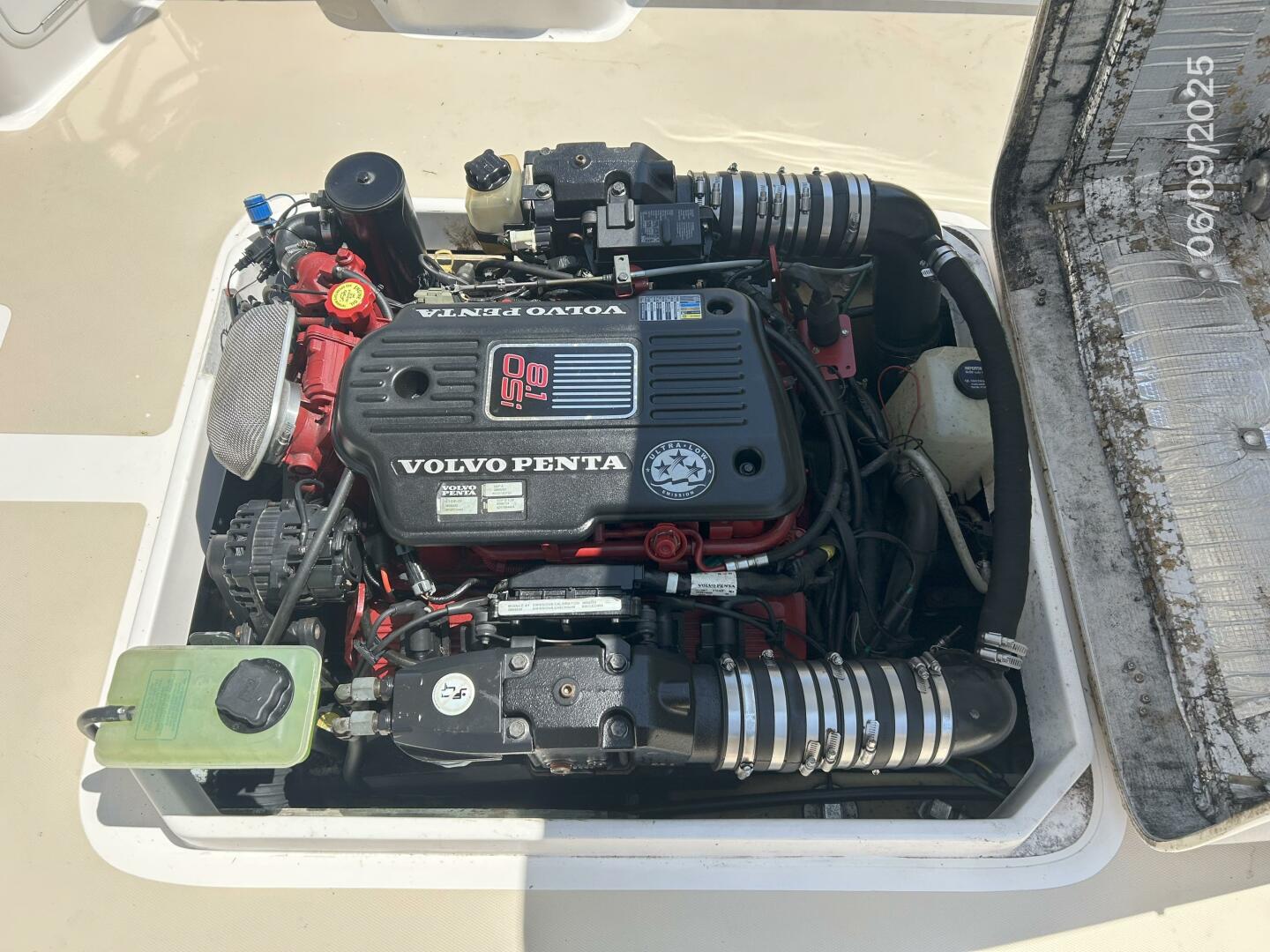 25' Hunt main engine access2