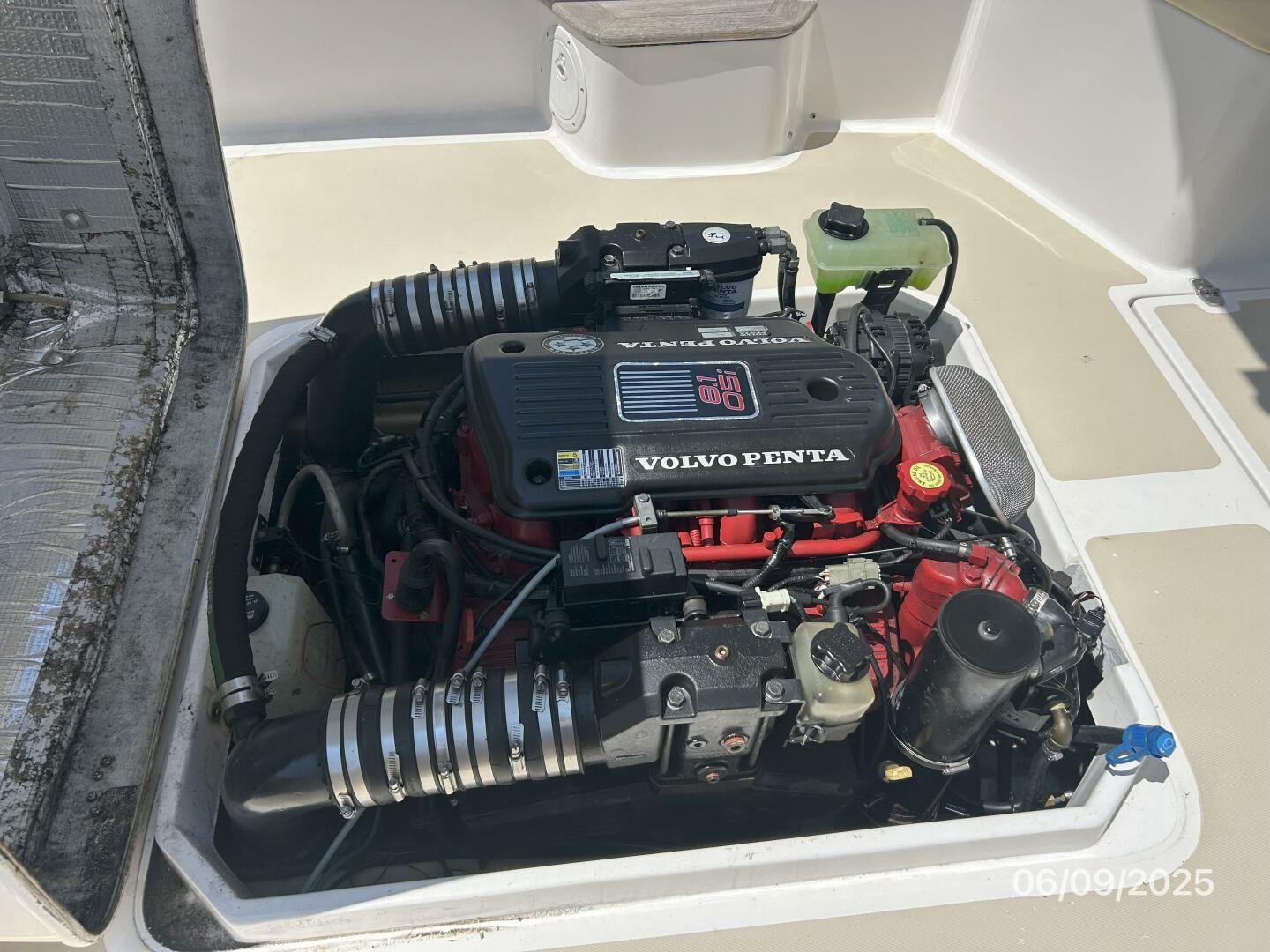 25' Hunt main engine access3