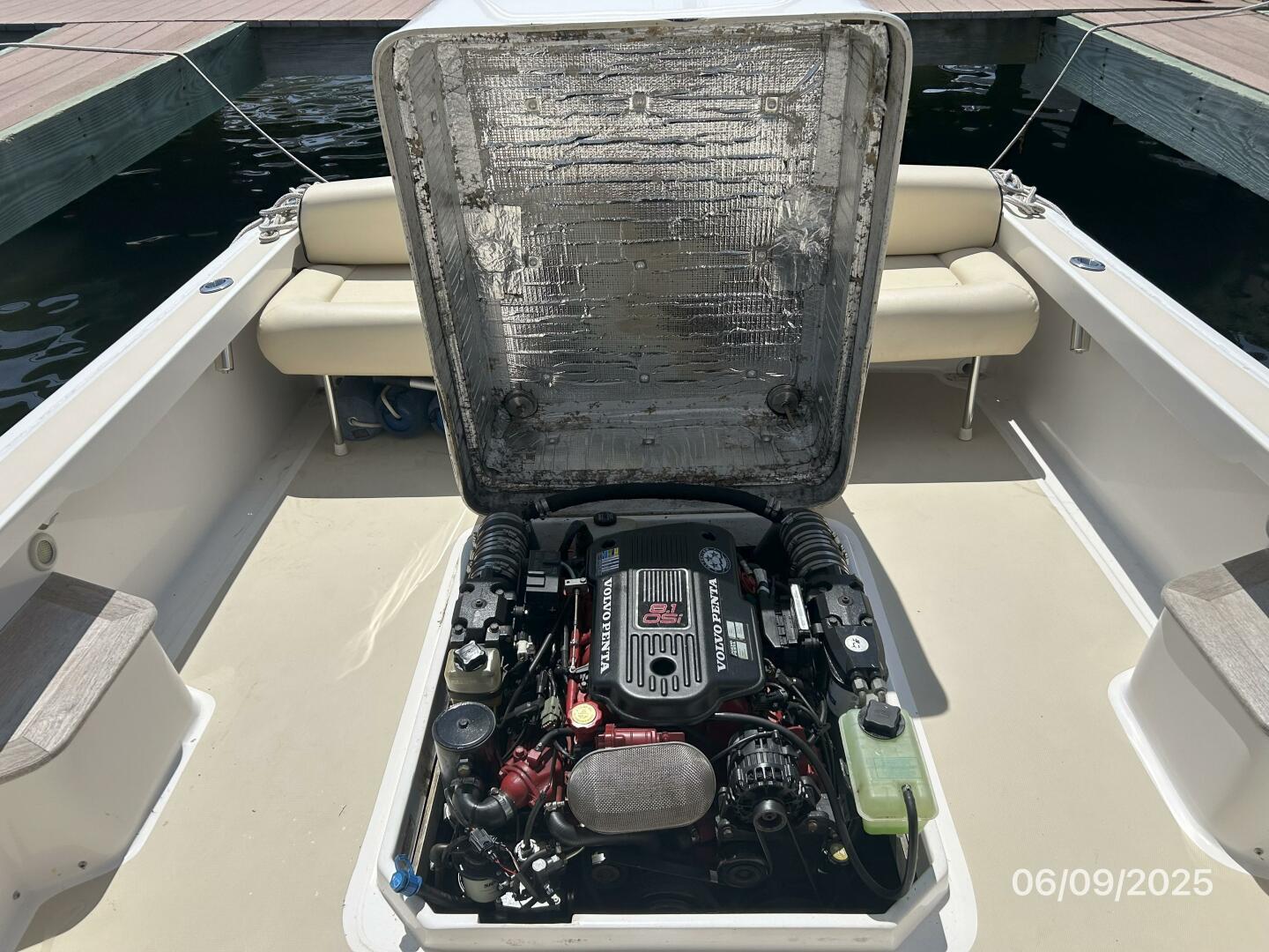 25' Hunt main engine access1
