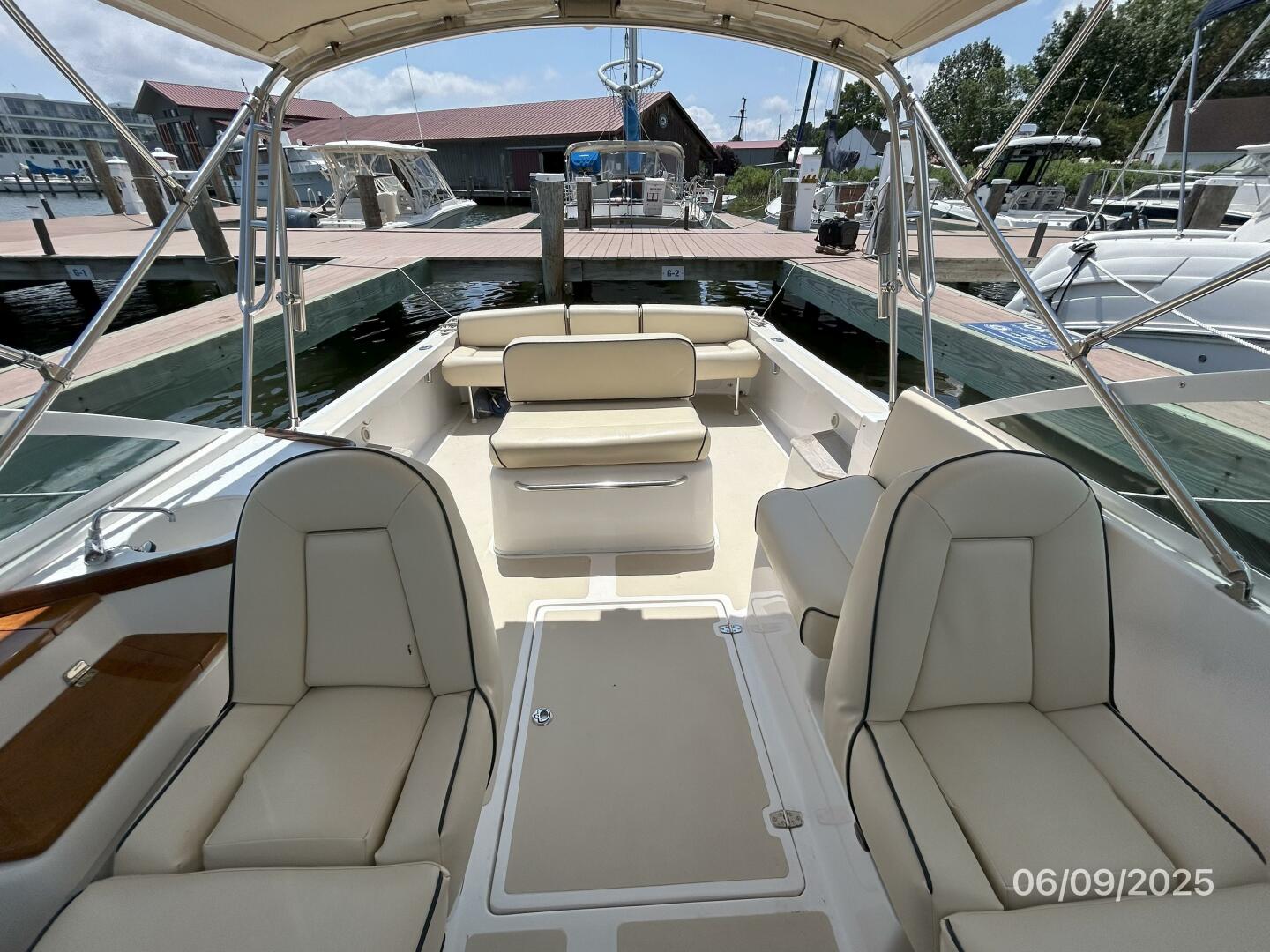 25' Hunt upper deck aft