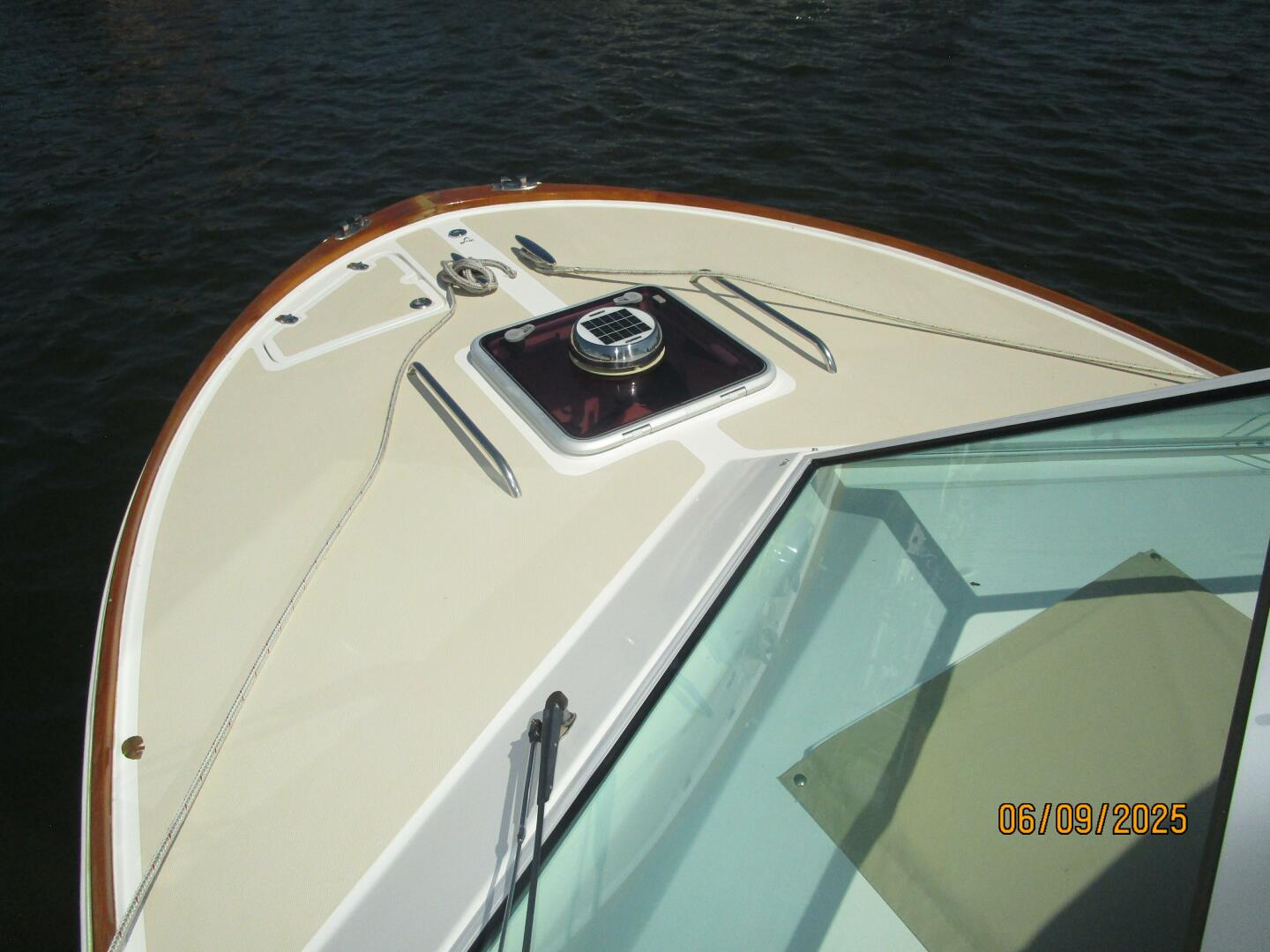 25' Hunt foredeck