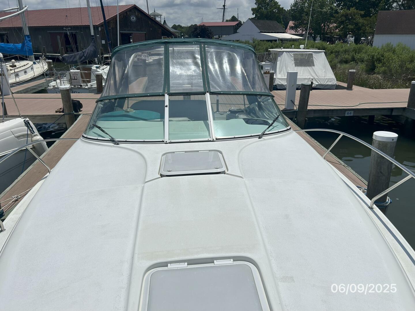31' Silverton foredeck aft