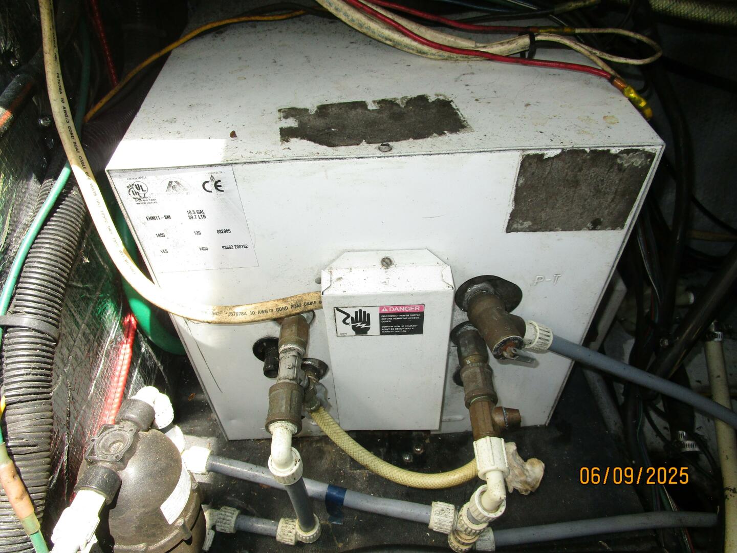 31' Silverton water heater