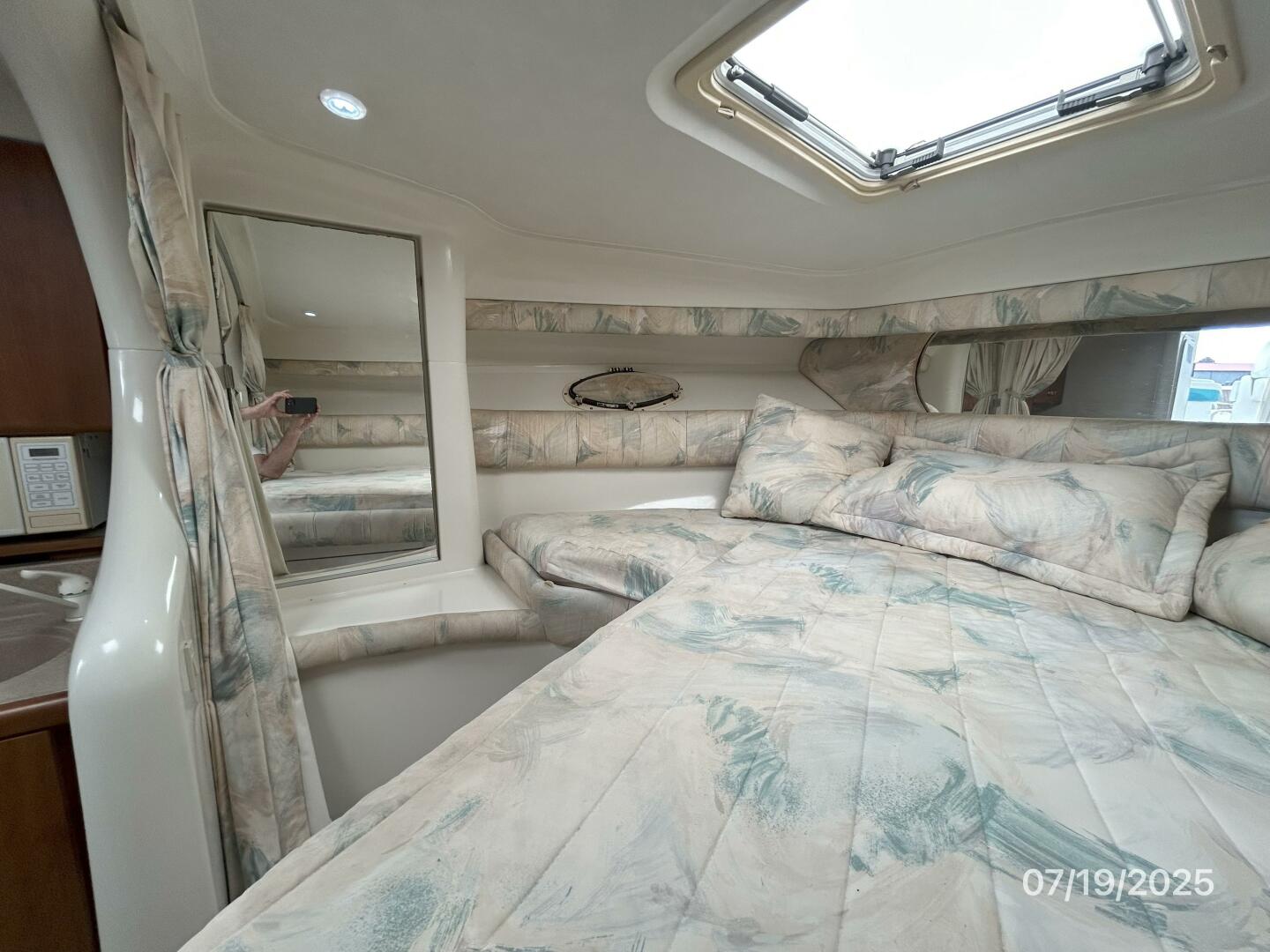 31' Silverton forward stateroom port