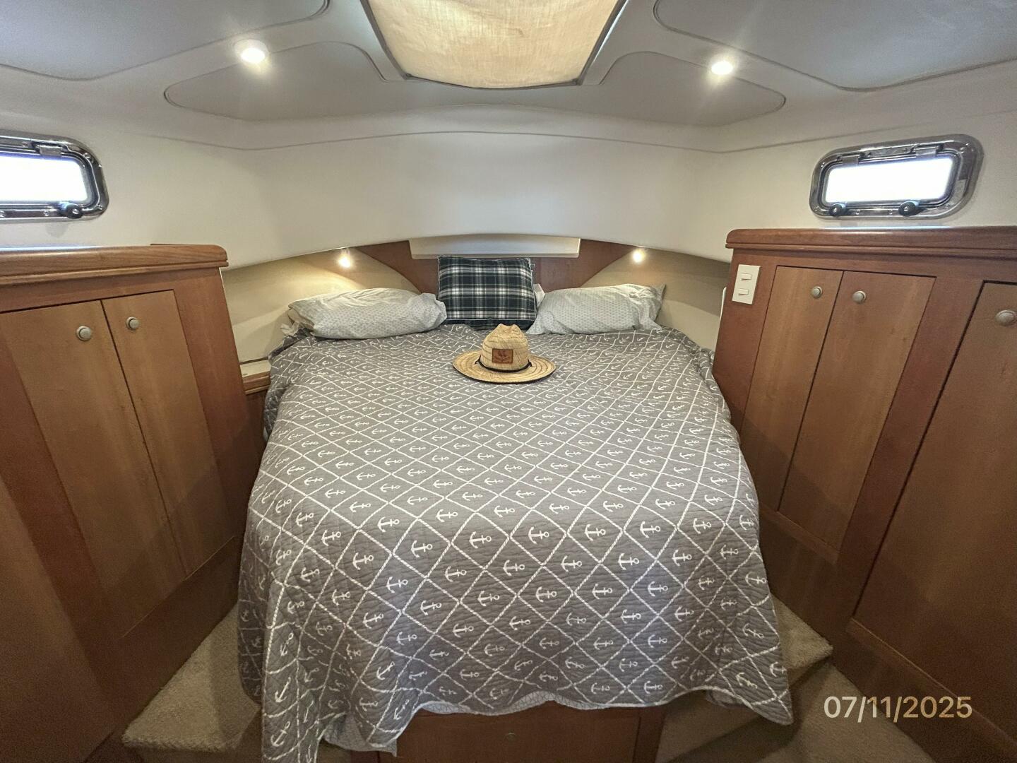39' Mainship master stateroom