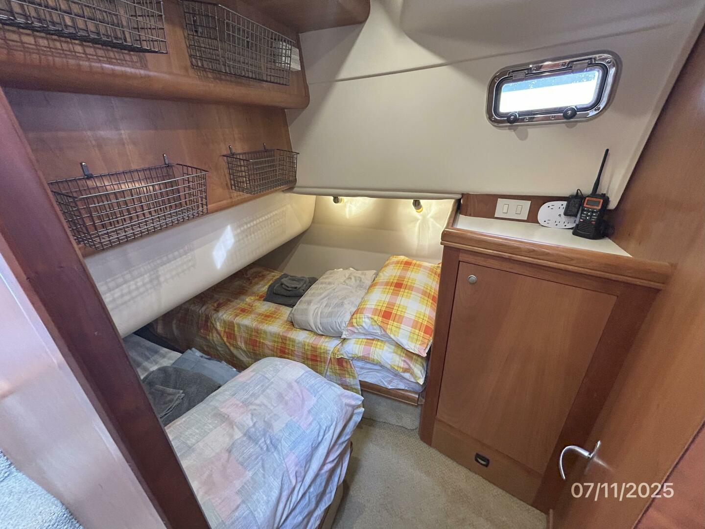 39' Mainship guest stateroom