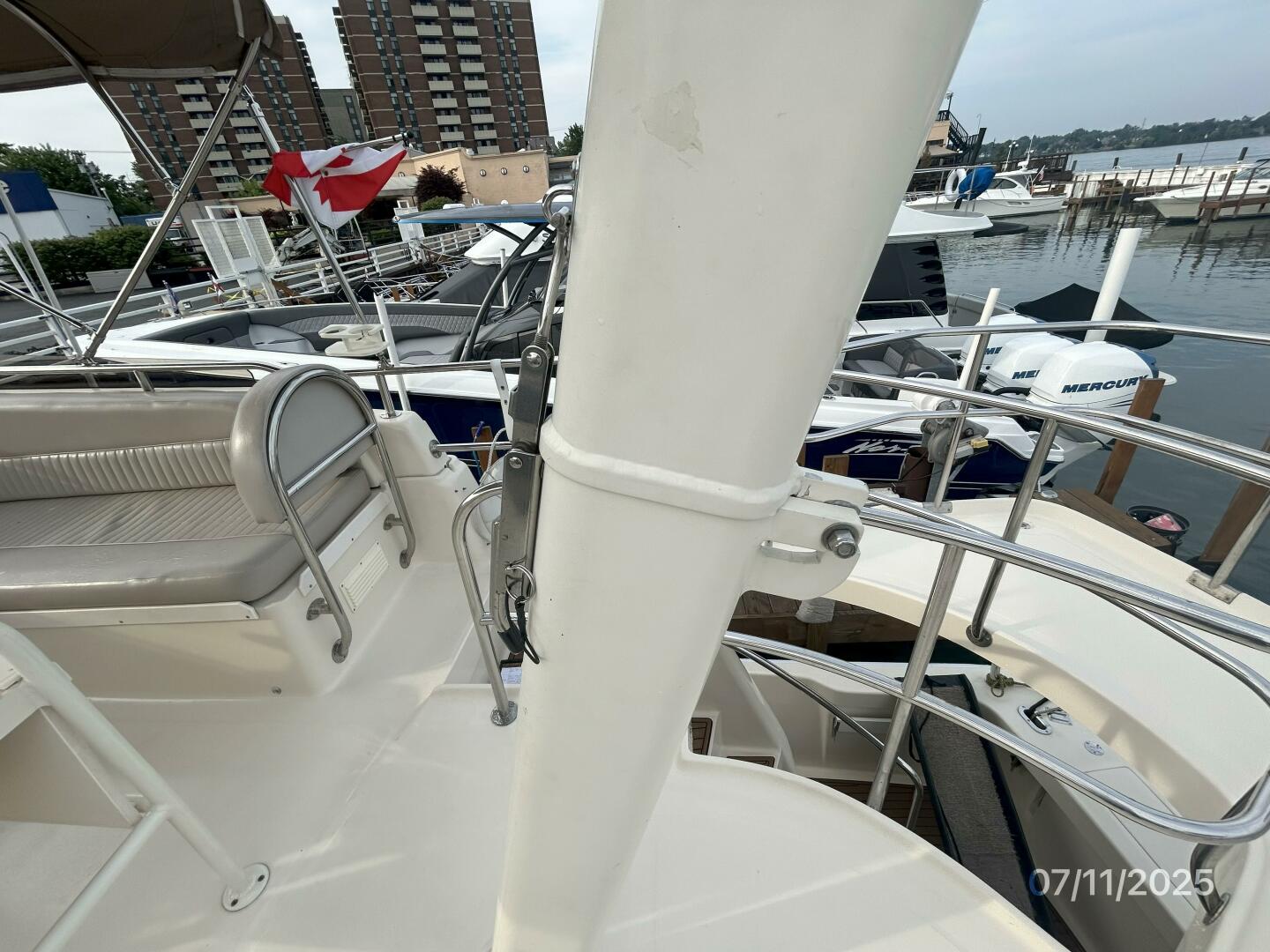 39' Mainship mast hinge