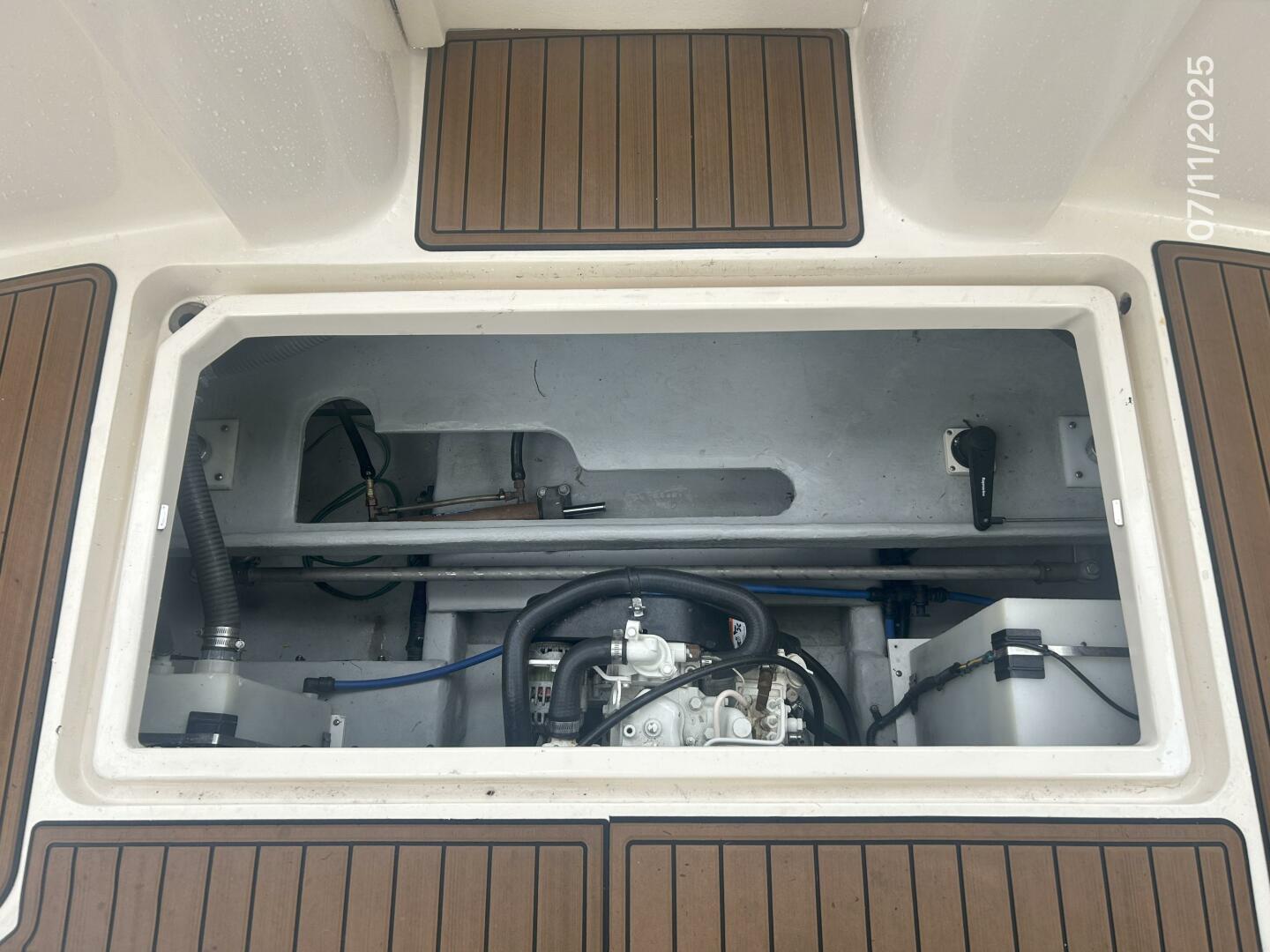 39' Mainship lazarette access