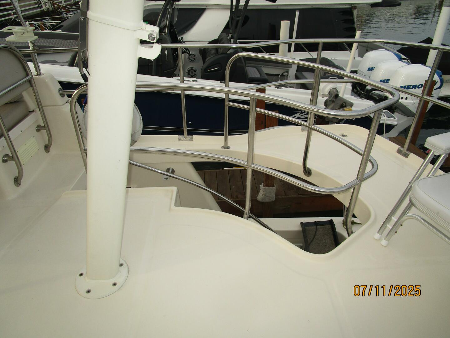39' Mainship sundeck starboard