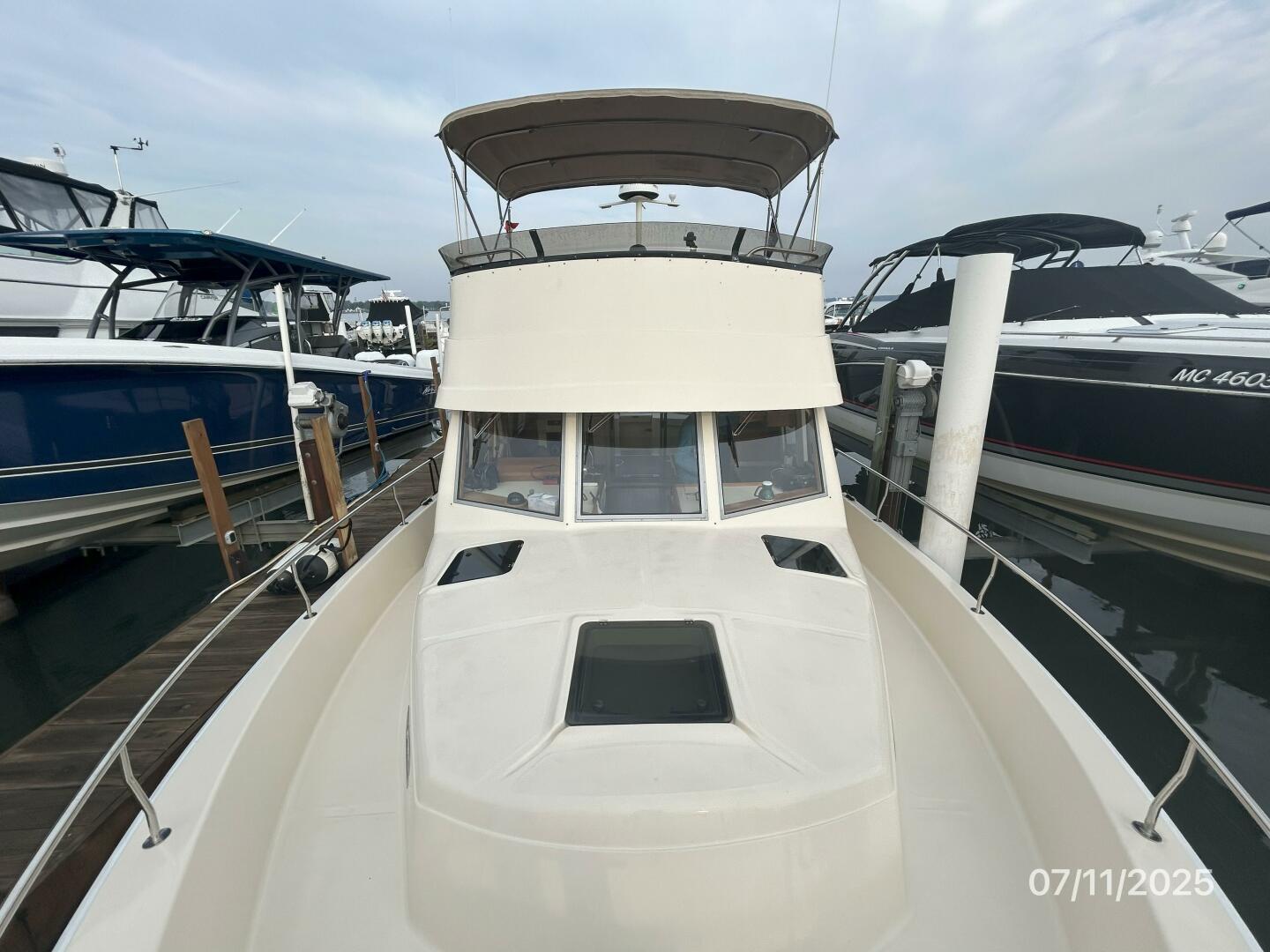 39' Mainship foredeck aft