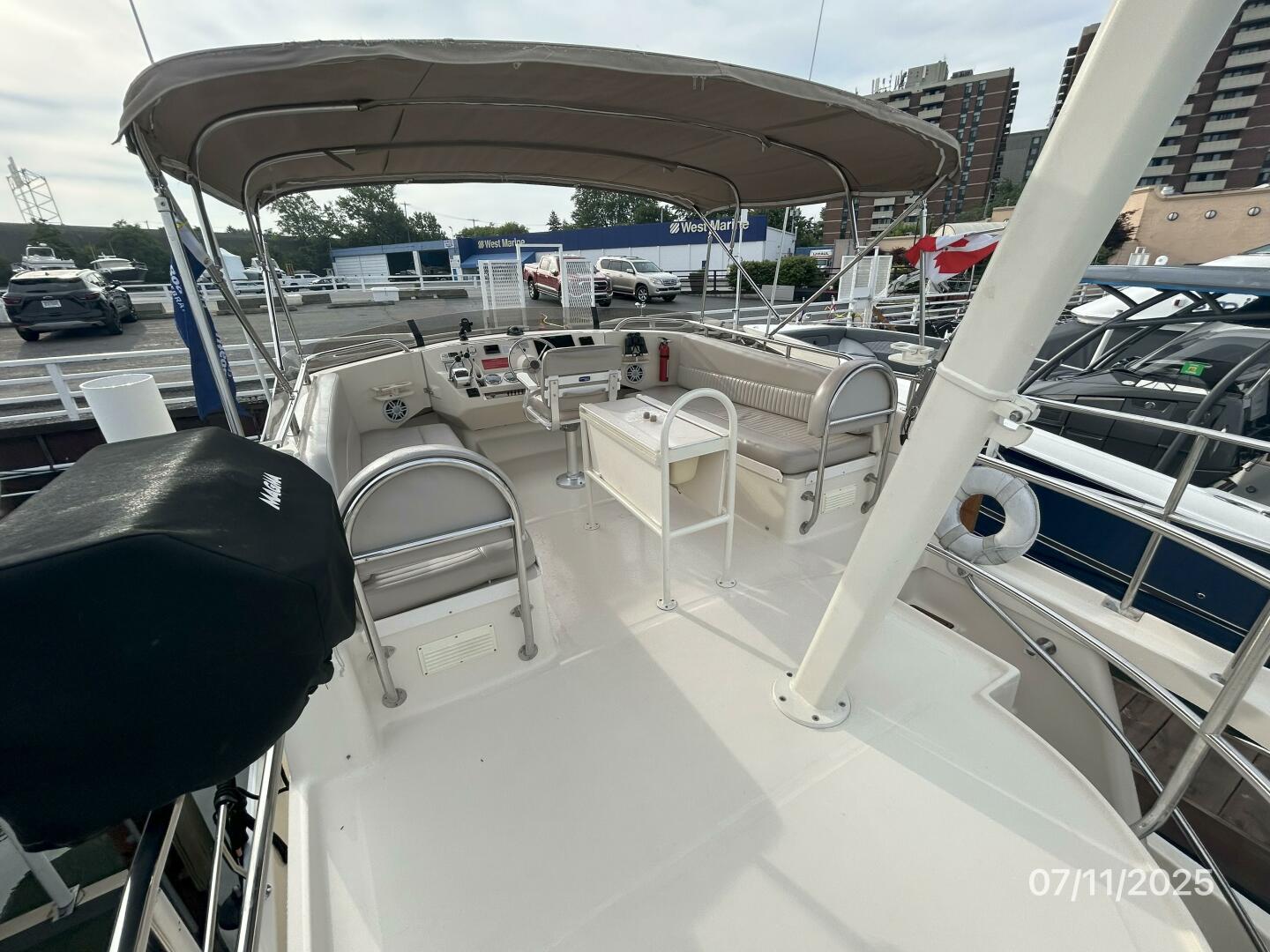 39' Mainship sundeck forward2