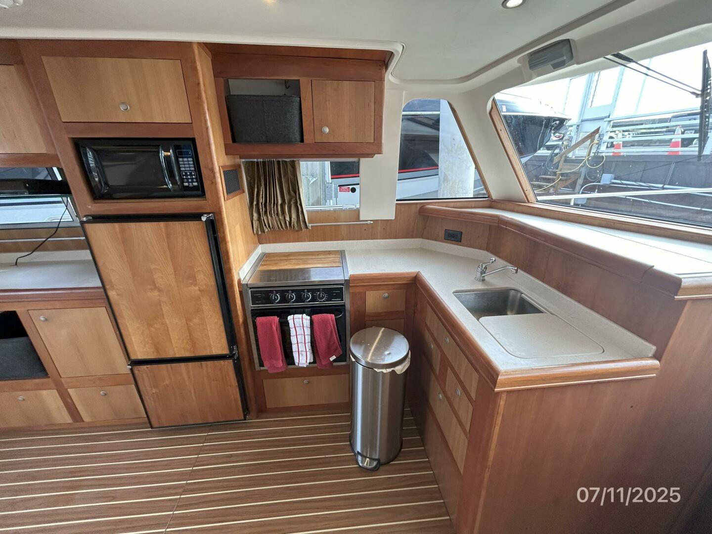 39' Mainship galley2