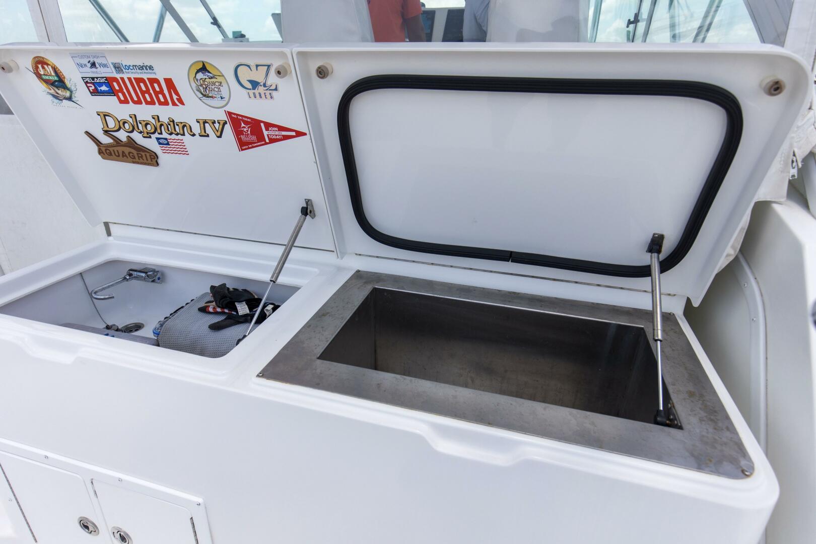2009 36 Albemarle 360 XF Tin Bender Bait Freezer