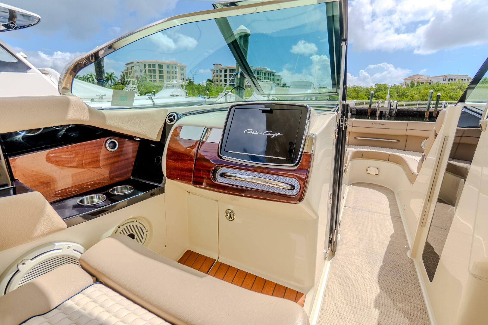 TURLTE TIME 31ft Chris Craft Yacht For Sale