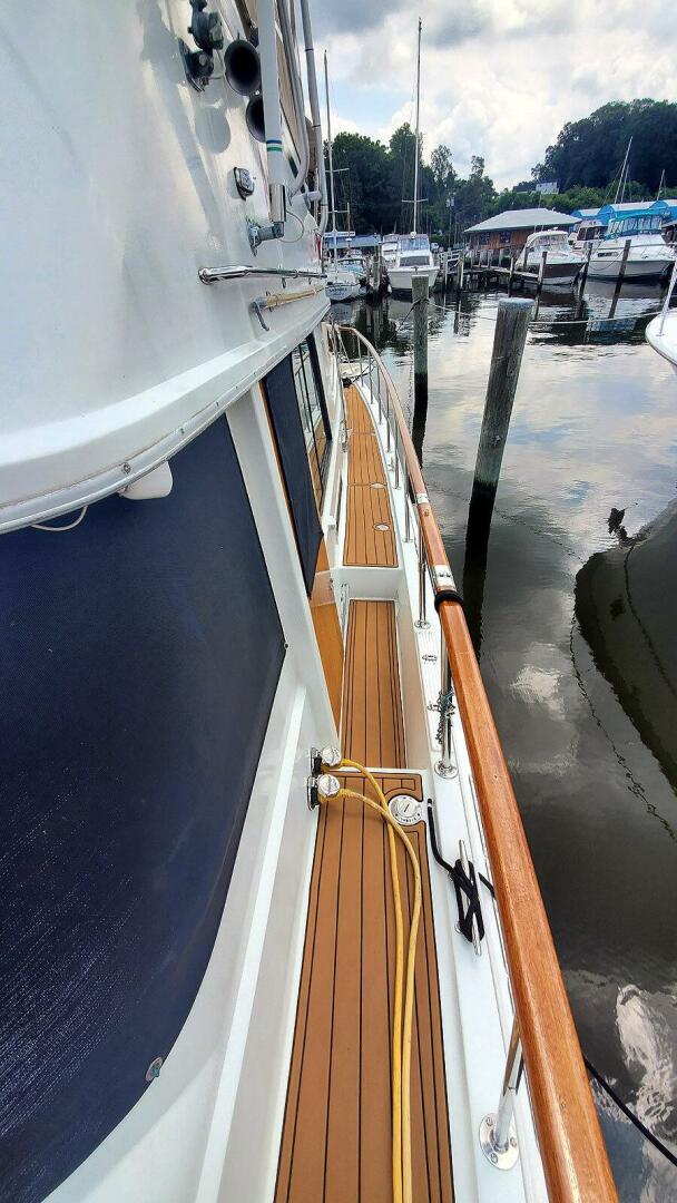 Side Walkway Port
