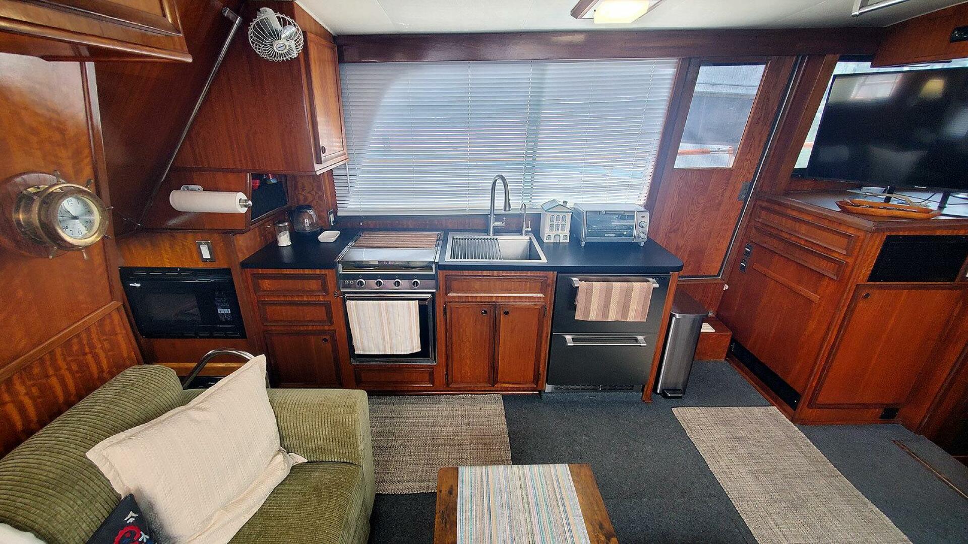 Main Cabin Port