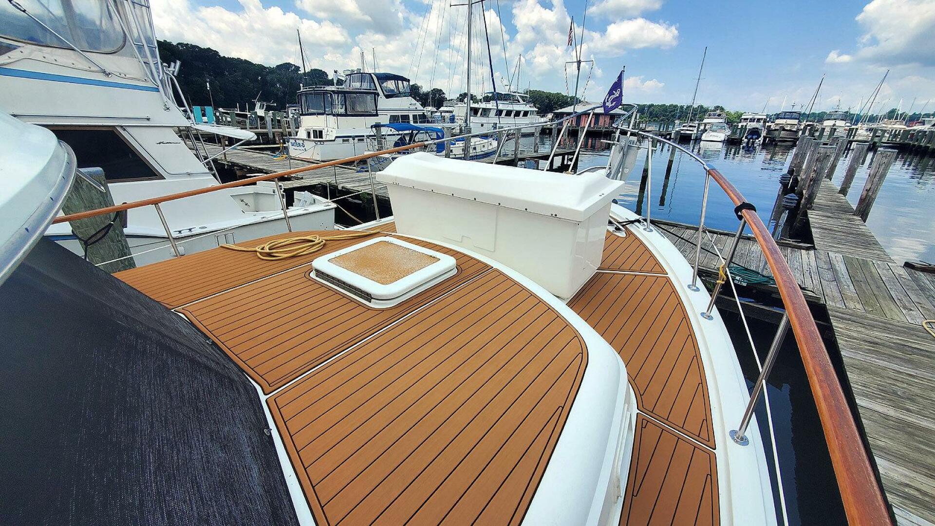 Foredeck Forward Port