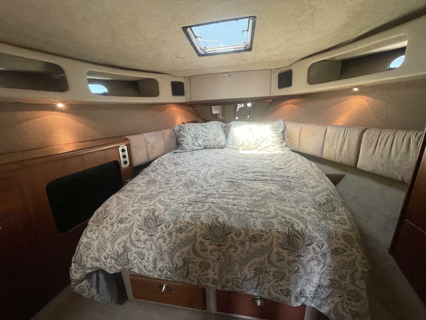 Miss Mary 38ft Bayliner Yacht For Sale